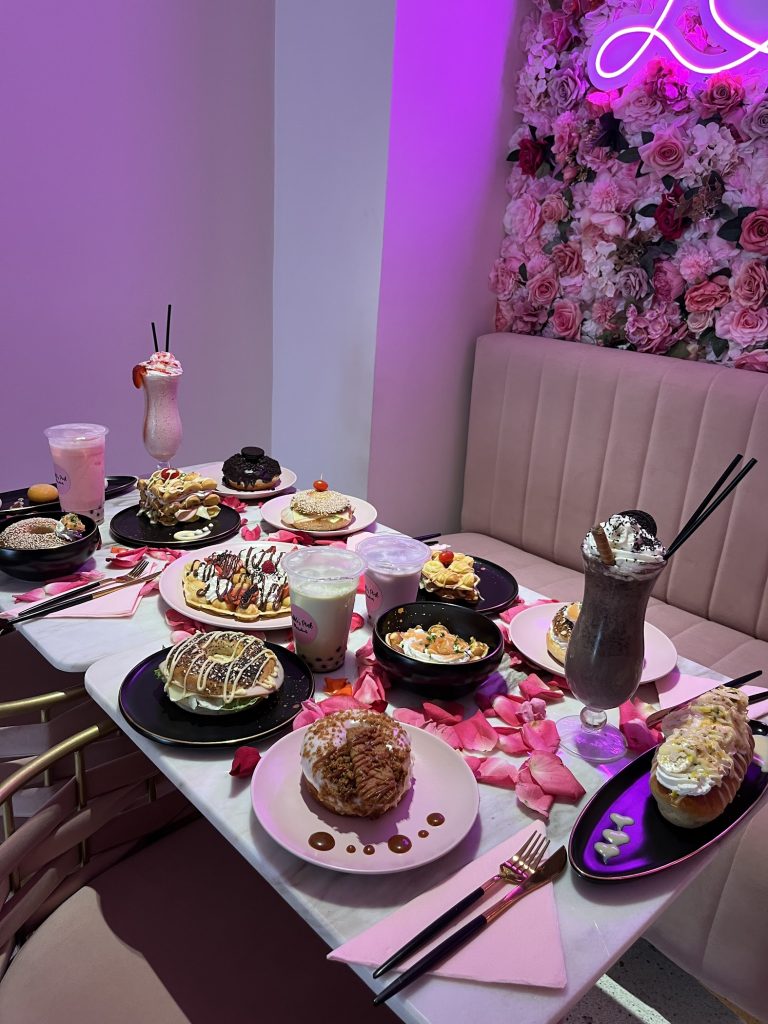 Table complète petit-déjeuner